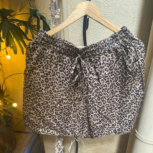 Leopard Print Shorts.Size- XS - Picture 8 of 12